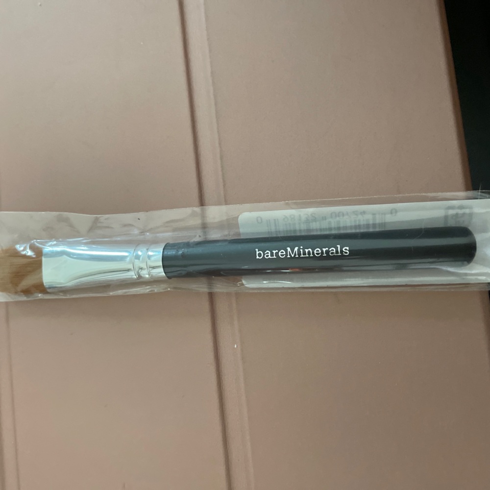 Bare Essentials makeup brush new